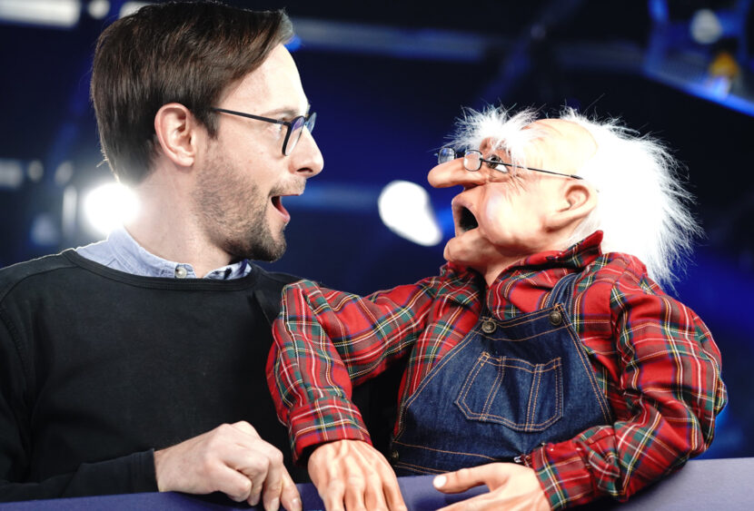 Comedian Chäller mit seiner Bachrednerpuppe Opa Chäller