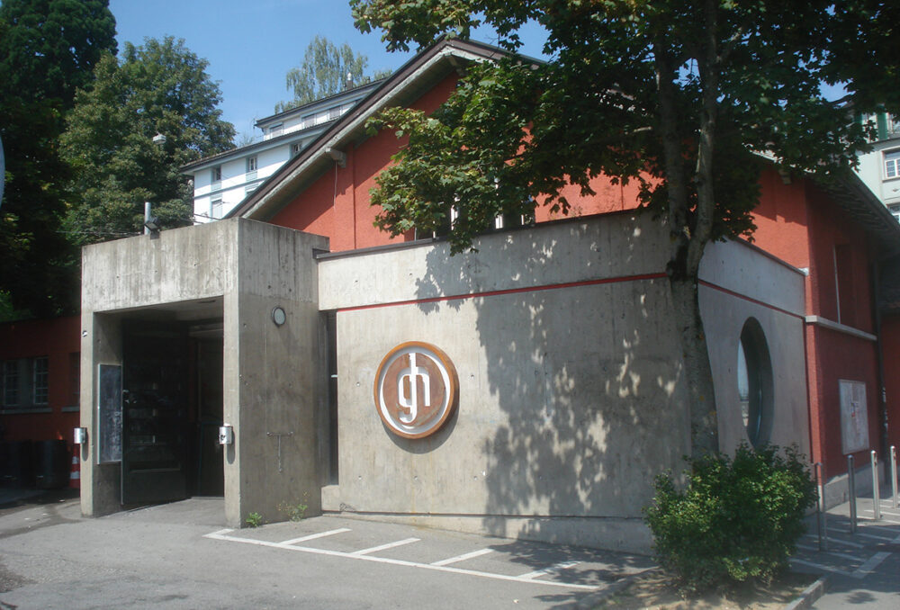 Eingang der Grabenhalle von aussen